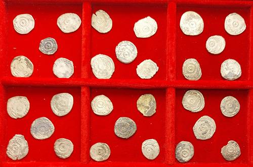 Lot 563 image